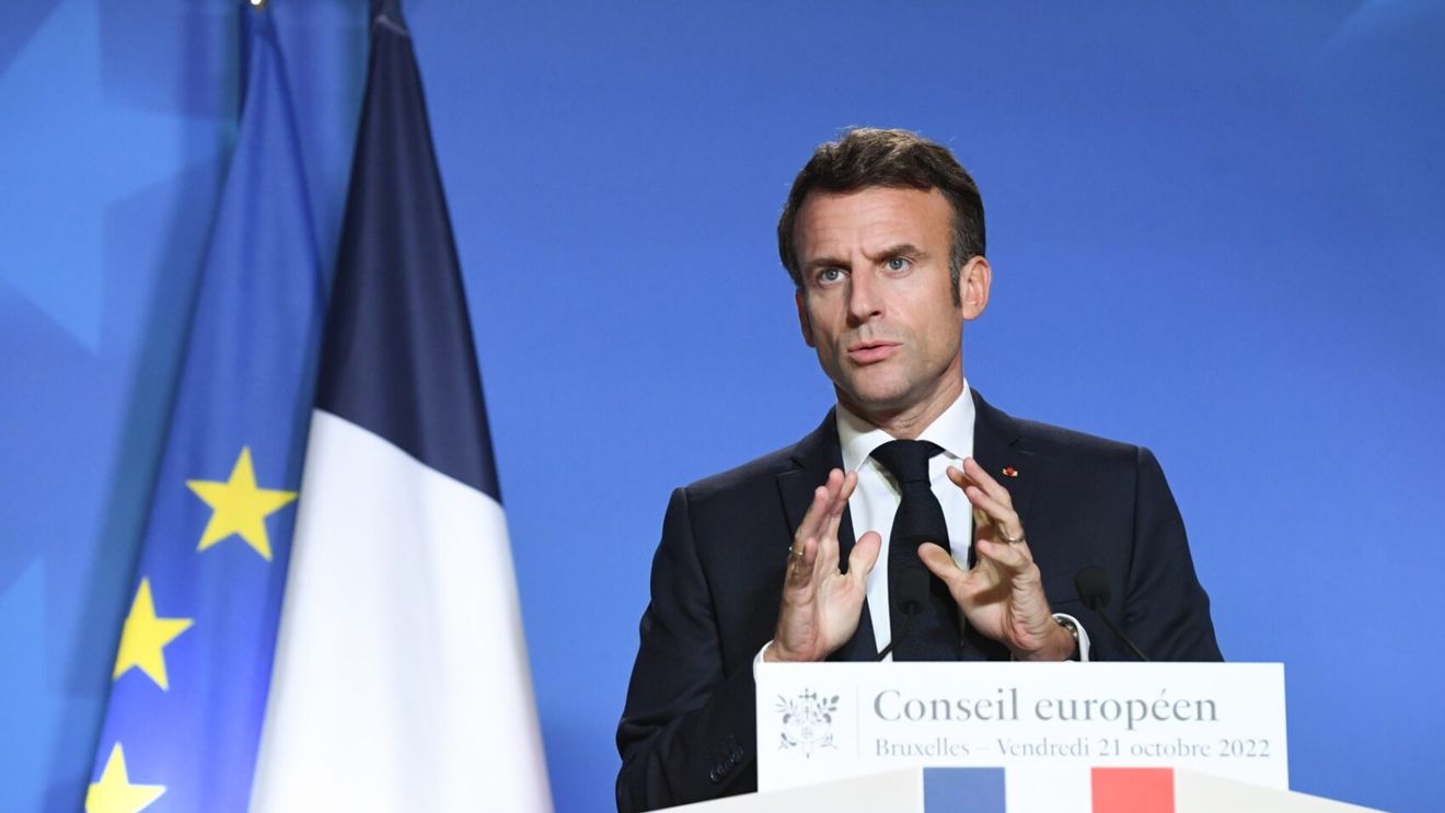 Popularitatea lui Macron a scăzut puternic (sondaj)