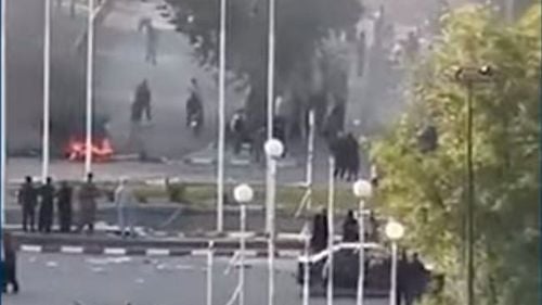 Iran: Motocicliști înarmați au ucis zece persoane, în timp ce protestele continuă