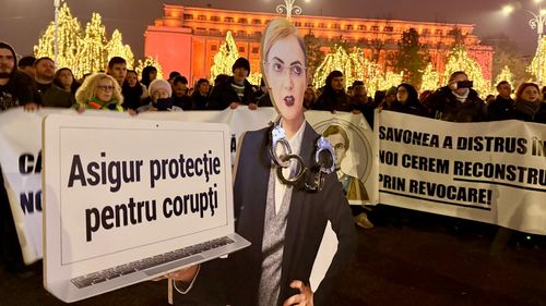 Ziua 5 de proteste: Peste 10.000 de persoane au protestat în Piața Victoriei: „Justiție, nu corupție!”, „Independență, nu obediență!”, „Lia, Lia, te-așteaptă pușcăria!”, „Afară cu Predoiu”, „Afară cu Voineag”, „PSD, ciuma roșie!” / Proteste și în alte orașe