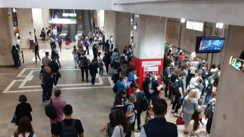 Cât mai durează aglomerația de la metrou: Câciu anunță rectificare bugetară „în jurul datei de 5 august”, singura variantă pentru ca Metrorex să plătească datoria de 140 de milioane lei către Alstom/ Trenurile de metrou ajung în stații la 10-15 minute