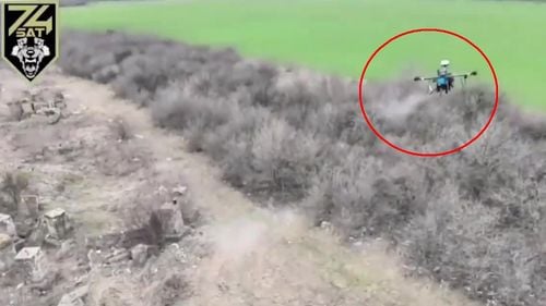 VIDEO Drona „Baba Iaga” ucraineană, surprinsă pentru prima dată atacând cu mitraliera soldați ruși