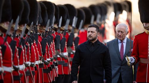 Volodimir Zelenski, primit de regele Charles al III-lea, înaintea unei reuniuni a aliaţilor Kievului