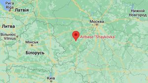 Ucrainenii anunță că au distrus cu drone kamikaze două bombardiere ruse de pe un aeroport aflat la 270 de km de Moscova / ”Apărarea aeriană rusă s-a dovedit a fi complet neputincioasă” / Rușii minimalizează atacul și spun că drona a fost distrusă fără pierderi