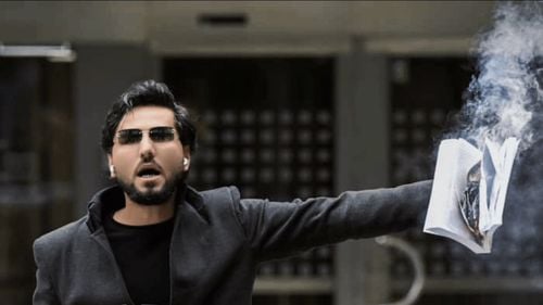 Refugiatul irakian Salwan Momika, cunoscut pentru acţiuni de ardere a Coranului, a fost împuşcat mortal la periferia Stockholmului. În momentul crimei, era în direct pe reţelele sociale