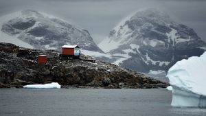 SUA semnează un acord cu Norvegia pentru lansarea de sateliți din Arctica