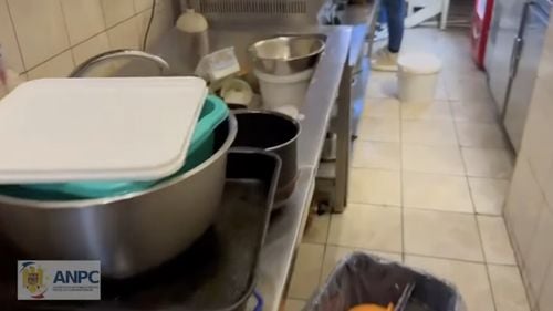 Local din judeţul Harghita, închis temporar de ANPC, după ce trei familii din Bucureşti care au luat masa s-au îmbolnăvit / Turiştii au fost nevoiţi să se oprească la un spital din judeţul Braşov