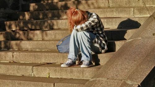 66% dintre fetele din România se simt judecate pentru modul în care se îmbracă, din cauza conţinutului toxic în social media, arată un raport World Vision