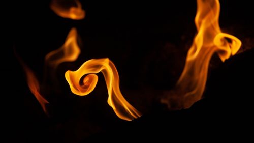 Oamenii foloseau focul încă de acum 50.000 de ani, arată un nou studiu