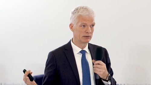 EXCLUSIV Andreas Schleicher, OECD, despre decizia României privind începerea școlii: Descentralizarea e bună, dacă e întărită capacitatea locală / Plus: Când are loc următoarea evaluare PISA