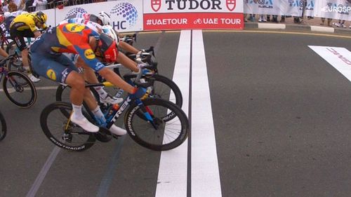 VIDEO Jonathan Milan, victorie la photo finish în etapa a patra din Turul Emiratelor Arabe Unite - Pogacar se menține lider
