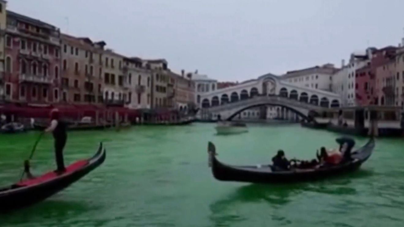 Greta Thunberg, interdicție de a intra în Veneția după ce a vopsit Canalul Mare în verde