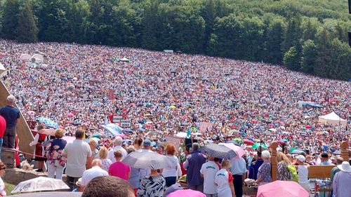 Aproximativ 300.000 de persoane, aşteptate la pelerinajul de Rusaliile Catolice de la Şumuleu Ciuc / ”Ne pregătim de cea mai mare sărbătoare religioasă din Bazinul Carpatic”