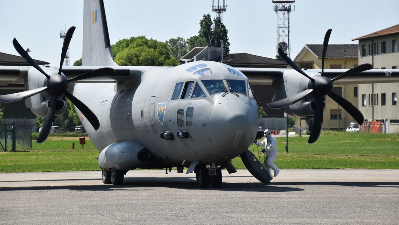Avionul cu donația făcută României de Sanctitatea Sa Papa Francisc a aterizat în țară
