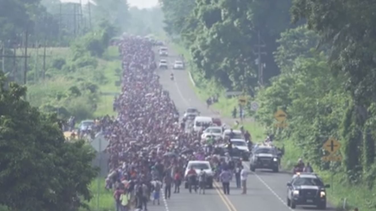 Primii membri ai caravanei imigranților au ajuns la granița cu Statele Unite/ Mattis apără decizia administrației Trump de a desfășura mii de militari la granița cu Mexicul