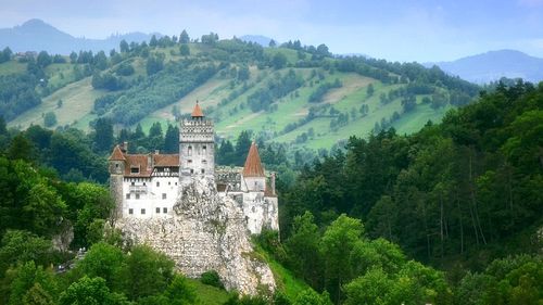 Castelul Bran trece sub control american: Omul care administrează averea lui Elvis Presley este noul acționar majoritar