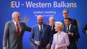 UE și-a dat acordul pentru deschiderea negocierilor de aderare cu Albania şi Macedonia de Nord