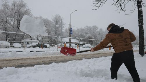 Viscol, polei și până la 15 cm de zăpadă la București în următoarele 48 de ore / Capitala va fi afectată de ninsori puternice