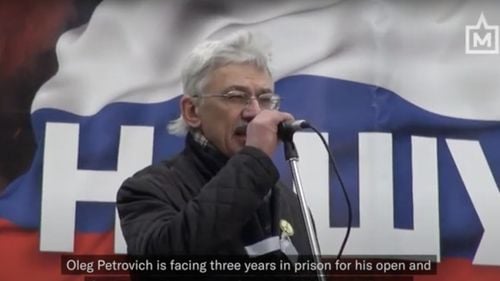 Disidentul rus Oleg Orlov refuză să depună mărturie la proces: "Să mă pocăiesc, să mă recunosc vinovat în fața judecătorilor? Ar fi ca și cum mi-aș renega întreaga viață"