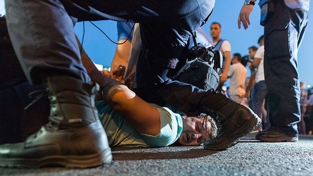 USR şi Forţa Dreptei au atacat la Curtea Constituțională legea Bode-Ciucă pentru descurajarea protestelor: Este aberant să vii cu pedepse pentru tulburarea liniştii publice mai mari decât pentru uciderea din culpă