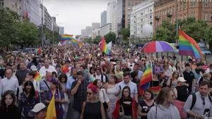 Polonia: Zeci de mii de participanţi la un marş la Varşovia cerând egalitate pentru persoanele LGBTQ