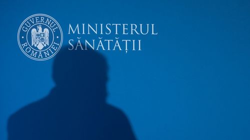 Câteva zeci de angajați ai Ministerului Sănătății protestează în fața instituției. Cer salarii mai mari