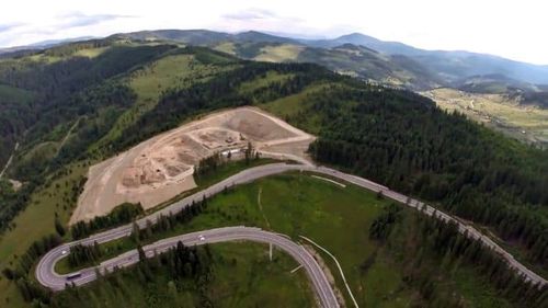 EXCLUSIV Construcția gropii de gunoi din Pasul Mestecăniș ajunge la DNA. Autoritățile locale, acuzate de abuz în serviciu și fals intelectual