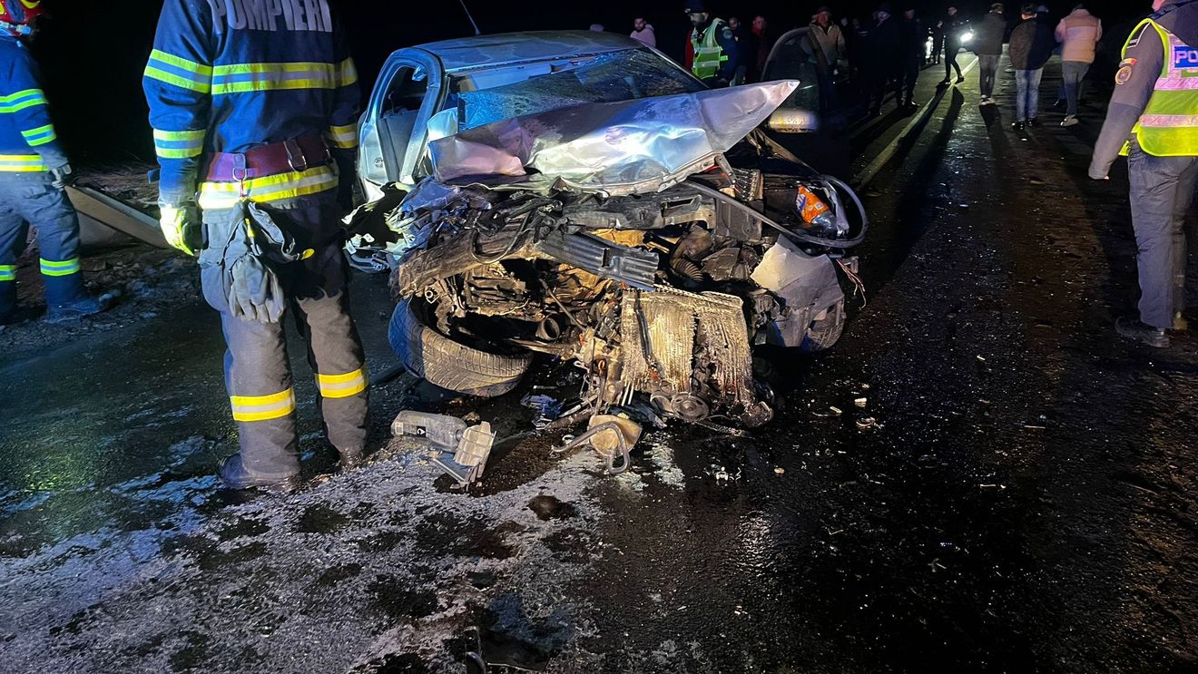 UPDATE FOTO Accident rutier produs între două autoturisme, cu șapte ocupanți, pe DJ 106,  între localitățile Dobârca și Poiana Sibiului / O persoană a decedat / Planul Roșu de Intervenție a fost dezactivat