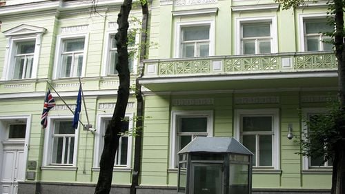 Marea Britanie a început să-și retragă personalul de la ambasada din Kiev, pe fondul avertismentelor privind o invazie rusă în Ucraina