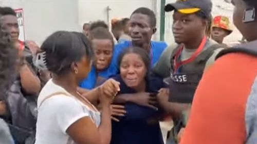 Haiti: Bande armate au ucis doi jurnaliști și un polițist la redeschiderea unui spital din capitala Port-au-Prince