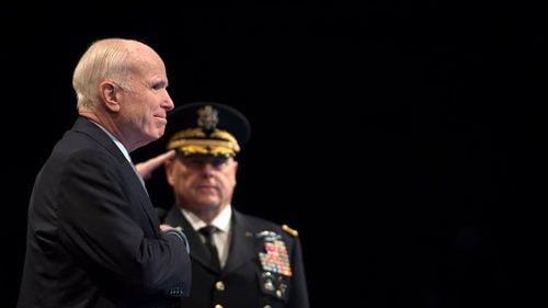 Senatorul american John McCain, un veteran al politicii americane, a murit la vârsta de 81 de ani/ MAE: A fost un prieten constant al României