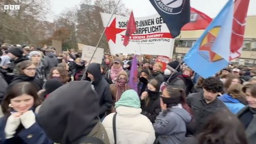Mii de elevi din Germania au participat la proteste împotriva planurilor guvernului privind serviciul militar