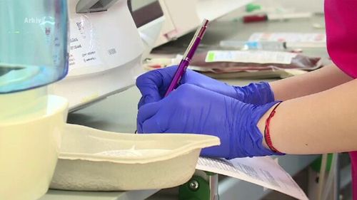 Medicii tineri vor să plece din România din cauza condițiilor din spitale. Țara europeană în care primesc și 10.000 euro/lună