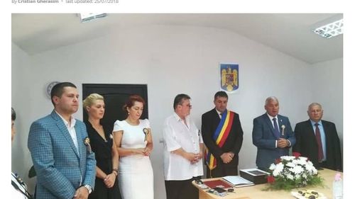 Euronews relatează despre cazul unui primar din Dâmbovița care a primit în lacrimi titlul de cetățean de onoare de la viceprimar