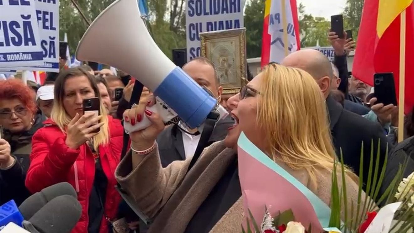 UPDATE Diana Șoșoacă continuă propaganda legionară în fața Parchetului General: ”Domnul procuror, îi cam tremurau mâinile și își freca barba” / Șefa pro-rusă cu discurs antisemit a partidului extremist SOS este acuzată de 11 infracțiuni / Procurorii au cerut ridicarea imunității