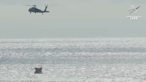 VIDEO Capsula Orion a NASA a revenit pe Terra după călătoria în jurul Lunii, în Oceanul Pacific