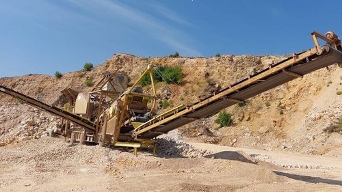 Amenzi de 620.000 de lei şi activitate suspendată pentru 4 firme, în urma unor controale pentru combaterea fraudelor din exploatarea agregatelor minerale