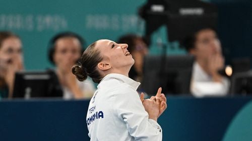 BREAKING De ce a pierdut bronzul la sol Ana Bărbosu / Explicațiile presei din SUA: Gimnasta americană Jordan Chiles a făcut contestație pentru că arbitrii nu îi punctaseră elementul numit Gogean - în cinstea unei mari campioane din România