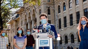 Invitat la congresul de fuziune, Nicuşor Dan le-a transmis membrilor USR şi PLUS că vor trebui să „demonteze” în şase săptămâni „ceea ce o propagandă de zeci de milioane de lei a făcut în patru ani de zile”
