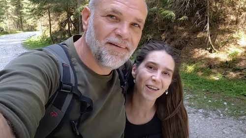 VIDEO Peste 2.000 de fosile de moluşte vechi de zeci de milioane de ani, strânse de un colecţionar / ”E fascinant să ţii în palmă ceva care ştii că a trăit acum 30-50 de milioane de ani, în spatele casei tale"