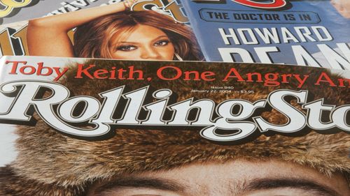 O luptă tot mai extinsă între media și AI: Compania care deține publicațiile Rolling Stone dă în judecată Google pentru rezumatele AI care „fură” conținut și duce la pierderea de audiență și venituri