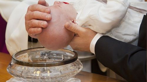 Un pastor american a botezat oameni timp de decenii folosind un cuvânt greșit / Toate botezurile sunt considerate invalide