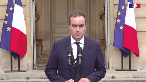 Premierul Franței a solicitat ministrului de interne să pregătească eventualele alegeri legislative în același timp cu alegerile municipale din martie