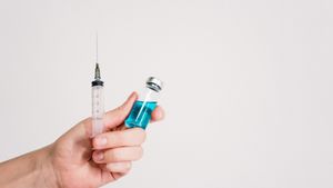 Medic de familie din România, după o discuție cu colegi din UK și Franța: Acolo sunt multe cazuri la cabinet, dar spitale aproape goale / Doza a 3-a am făcut-o doar pentru a mă proteja pe mine. Societatea românească și-a batut joc de mine, de munca mea de medic”