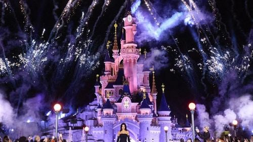 Moda în Trecere: Între Inovație și Tradiție la Săptămâna Modei de la Paris / Sunt locațiile prezentărilor de modă mai importante ca hainele?