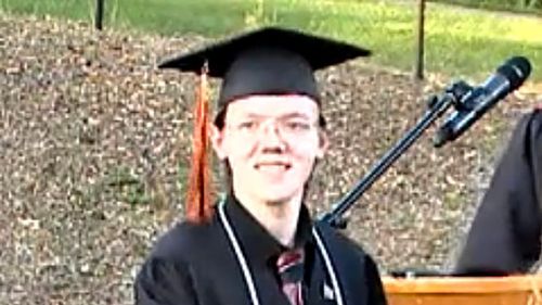 Atacatorul lui Trump: un ”singuratic” hărțuit pe durata liceului din cauza hainelor militare pe care le purta