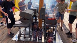 Prețurile de la Electric Castle: O cafea costă cât o porție de cartofi prăjiți / Un burger costă 52 de lei