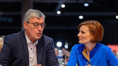 Cei doi lideri ai formaţiunii germane de extremă stângă Die Linke şi-au anunţat retragerea, invocând regulile partidului privind limitarea numărului de mandate
