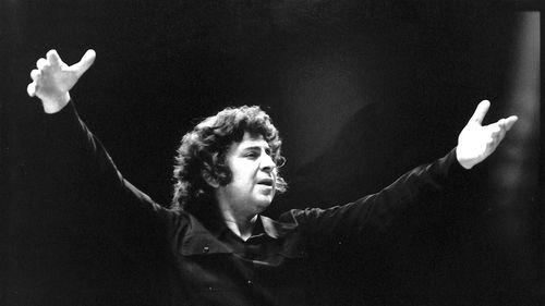 Marele compozitor grec, Mikis Theodorakis, care a scris coloana sonoră pentru filmul „Zorba Grecul”, a murit la vârsta de 96 de ani. Ministerul Culturii din Grecia: „Astăzi am pierdut o parte din sufletul Greciei”