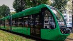 Călătorii care folosesc tramvaie şi autobuze în municipiul Arad au acces instant la o bibliotecă digitală cu 50.000 de materiale