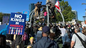 „No Kings”. Sute de mii de persoane au manifestat împotriva lui Trump în toată America